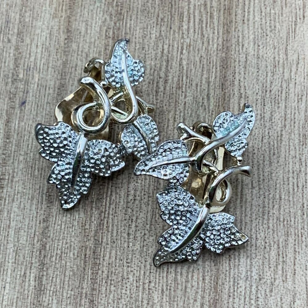 Sarah Coventry Vintage Leaf On Vine Silver Gold Tone Clipped Earrings